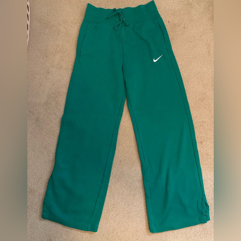 Nike Women’s Green Sweatpants